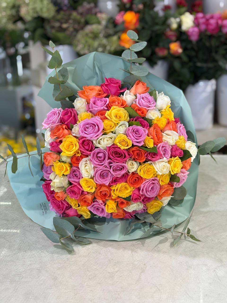 Grande bouquet di rose multicolori – composizione artigianale Fiori nel Tempo Ponte a Egola
